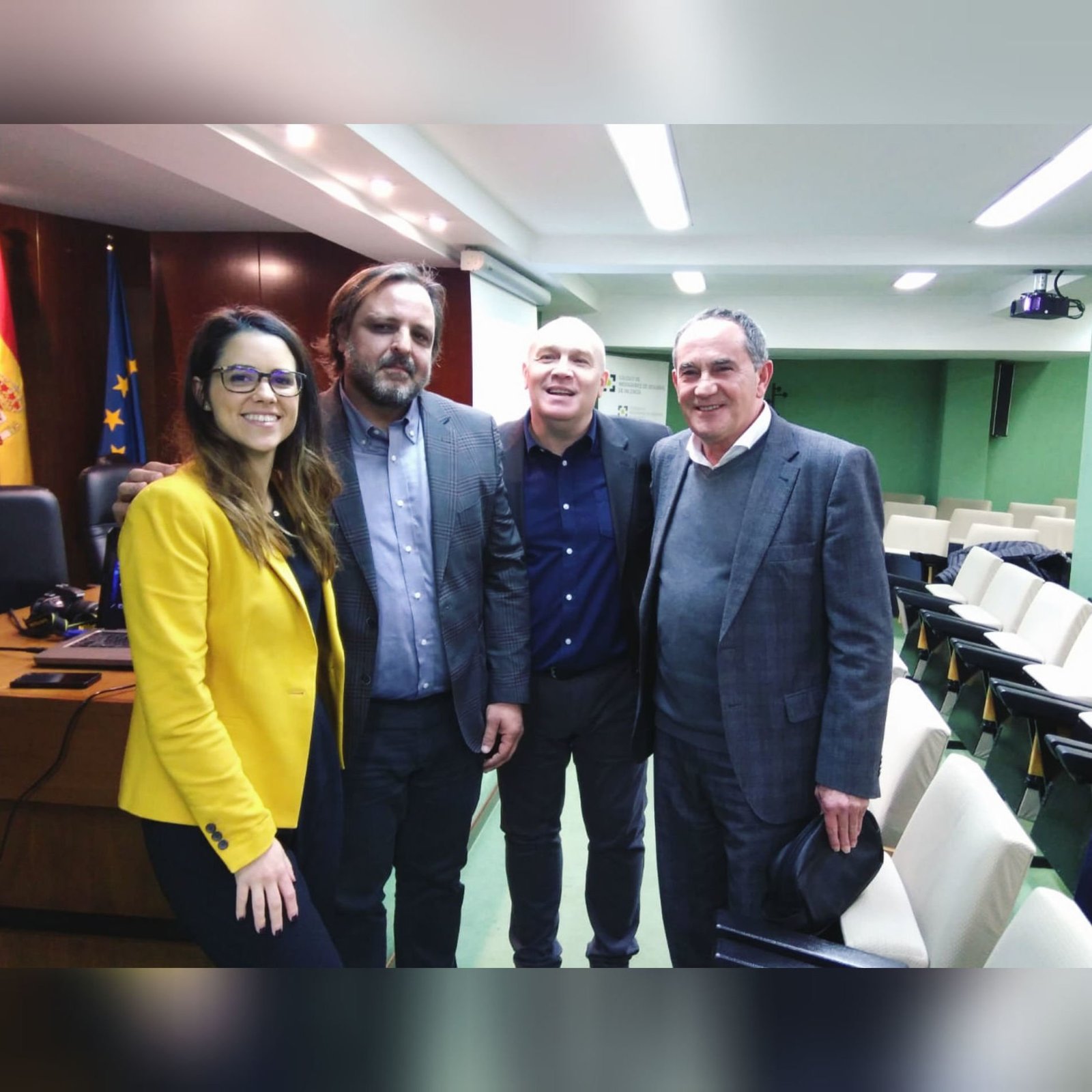 Celebrando el curso " La Nueva Comunicación en Seguros" en el Colegio de Mediadores de Valencia